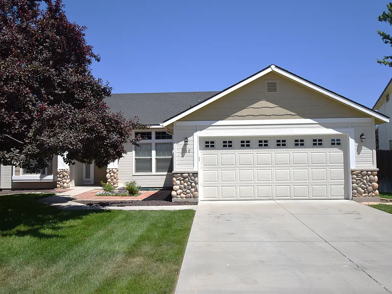 310 E Ironstone Ct — Photo 1
