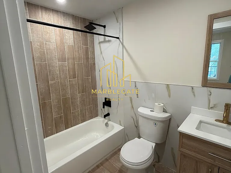 101 W Broadway #1AZ — Photo 3