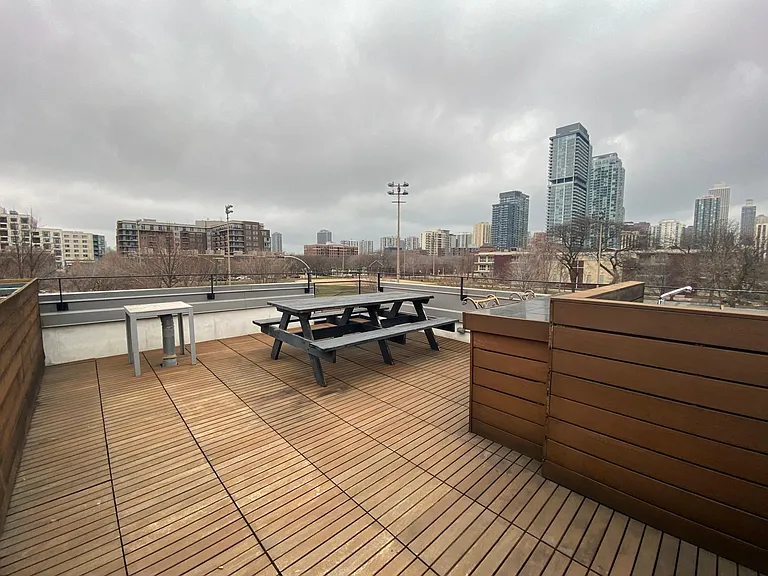 435 W Hobbie St — Photo 30