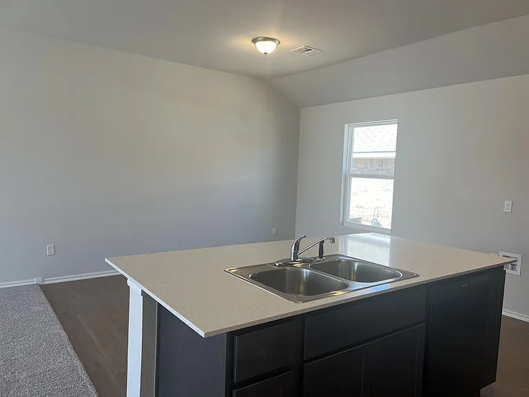 1002 Ichabod Cir — Photo 8