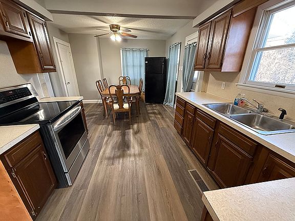 4th image of 221 Orchard Ave