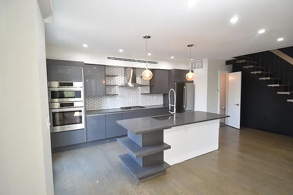 Rented by Wyllie Real Estate | media 13