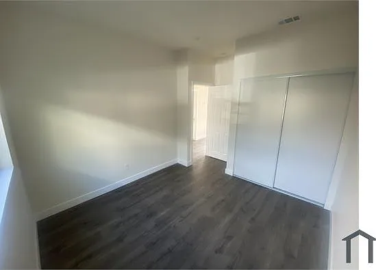 247 E Adams Blvd #B — Photo 6