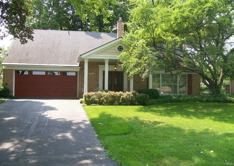 1st image of 50341 Surrey Ln