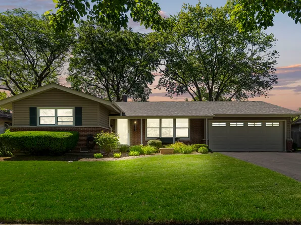 551 Dogwood Trl, Elk Grove Village, IL 60007