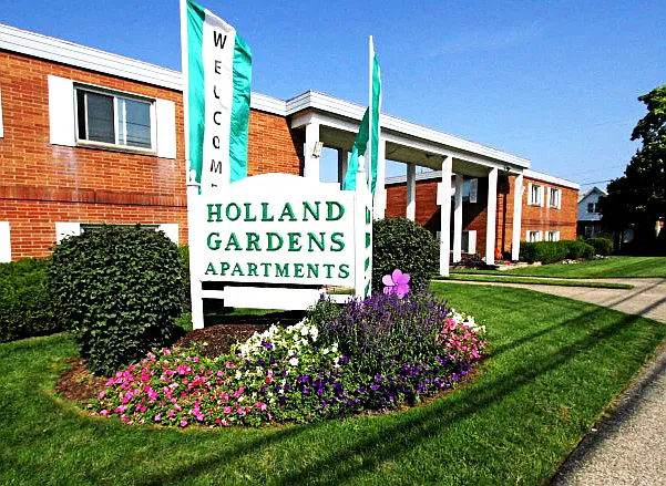 Holland Gardens Apartments — Photo 9