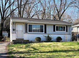 236 Lakeside Dr, Ballwin, MO 63021