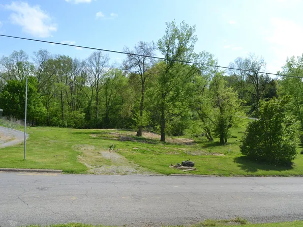 313 Walnut St, Grayville, IL 62844