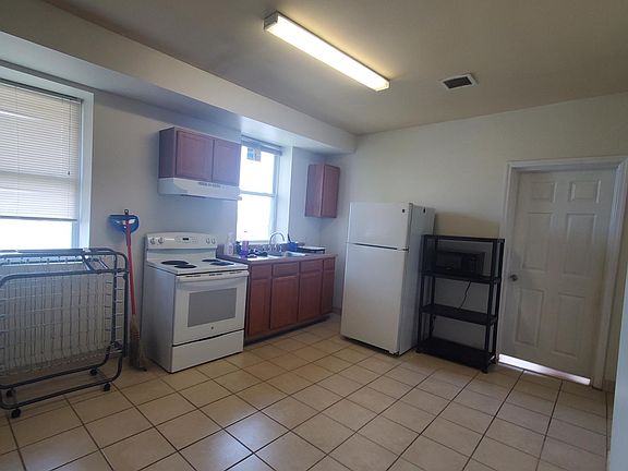 2nd image of 4510 N Broad St #3
