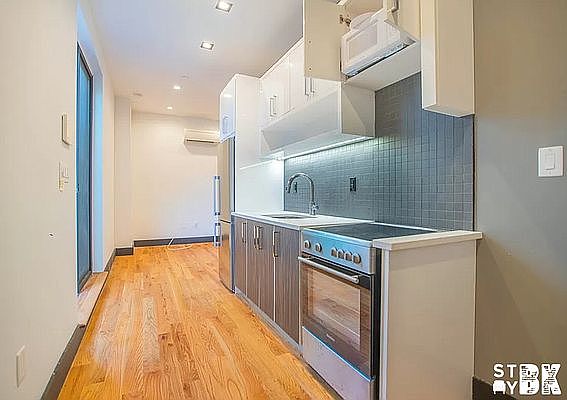 3rd image of 242 Parkside Ave #4BA