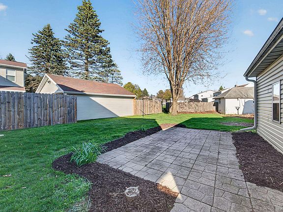 3rd image of 1211 River Dr