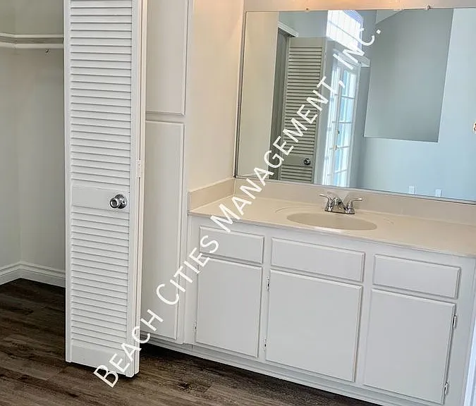 1220 Mira Mar Ave #1 — Photo 32