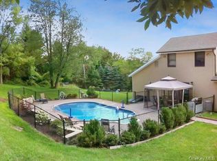 124 Hillside Rd, Poughquag, NY 12570