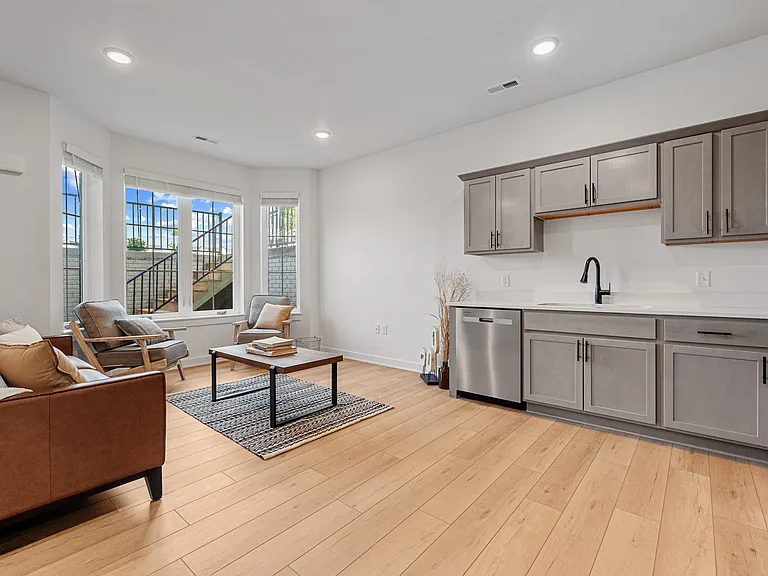 1135 SW 11th St — Photo 9