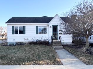 523 E 1st St, Sumner, IA 50674