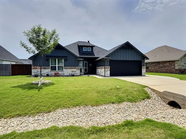 4015 Gallivant Dr, Granbury, TX 76049