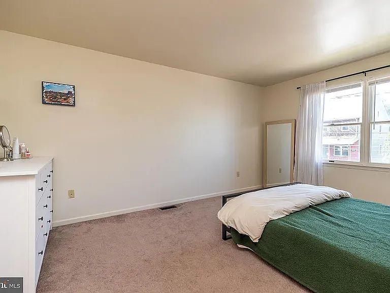 214 E 6th St #B — Photo 12