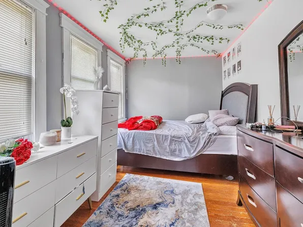 66 Walnut St, Seymour, CT 06483