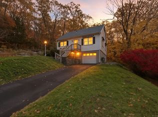 102 Lucas Park Rd, Norwich, CT 06360