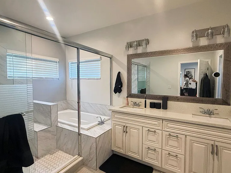 805 Towne St #B — Photo 2