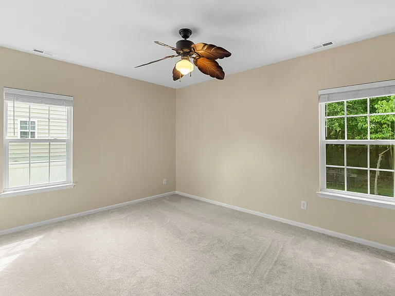 729 Creekwood Dr — Photo 23