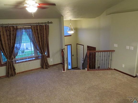 2nd image of 611 Saint Jerome St