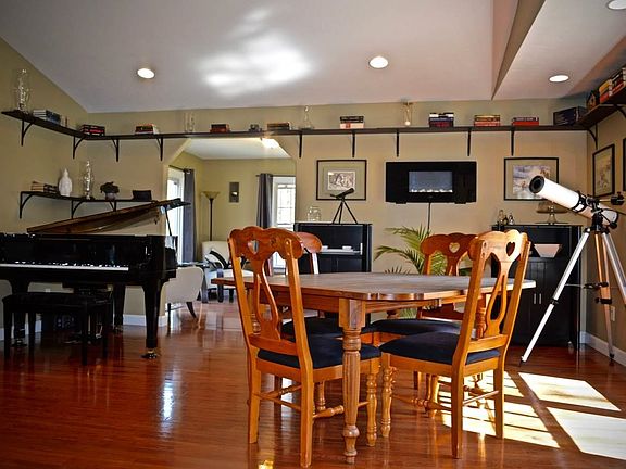 4th image of 2492 West Ave