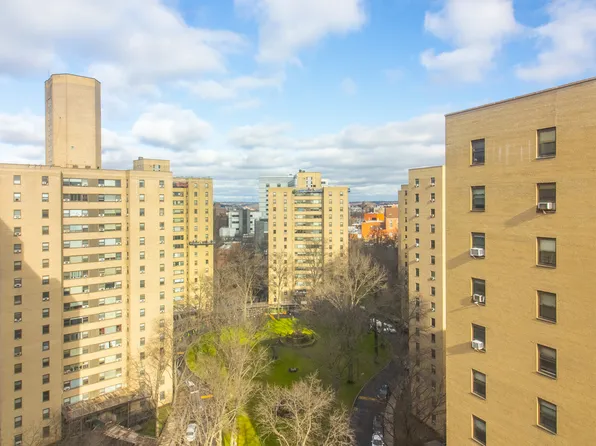 1 Fordham Hill Oval image 10 of 14