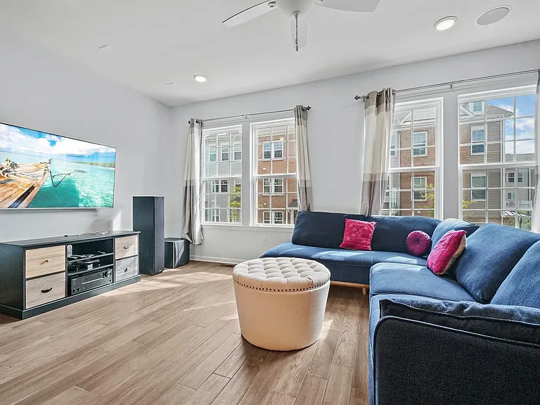 106 Truman Dr — Photo 1