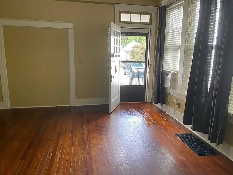 2295 York Ave #2-B — Photo 6