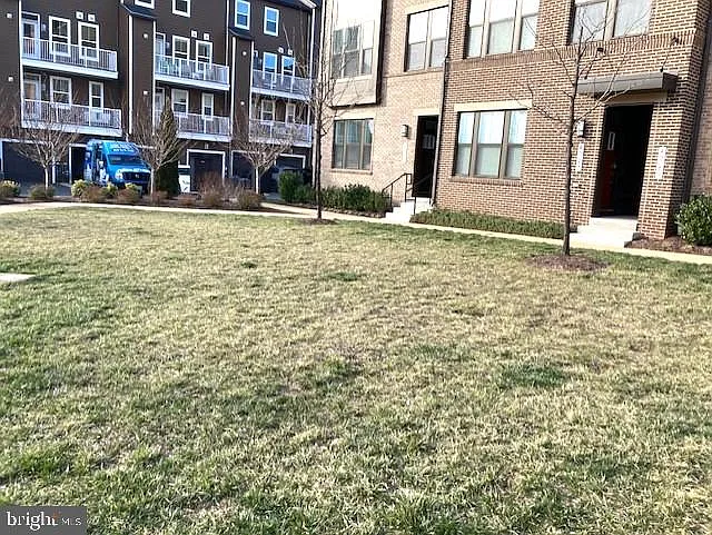 3 bed, 2.5 bath, 1614 sqft, $3,100 — Photo 3