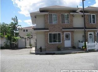 30 Seaside Ln, Staten Island, NY 10305