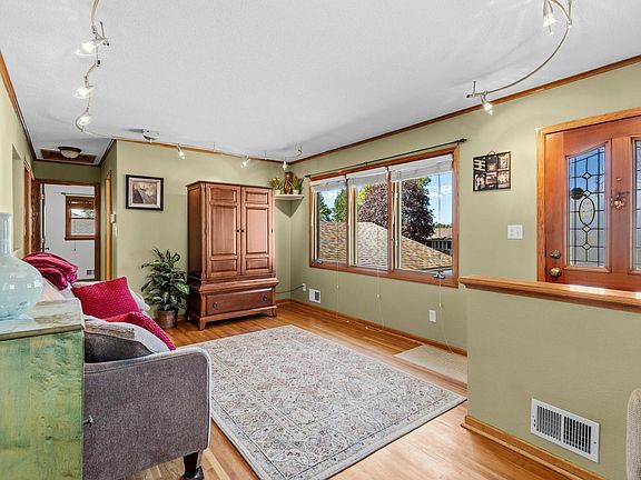 4th image of 139 Greenway Ave N