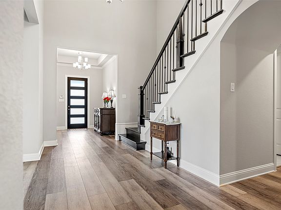 3rd image of 1305 Redbrick Ln