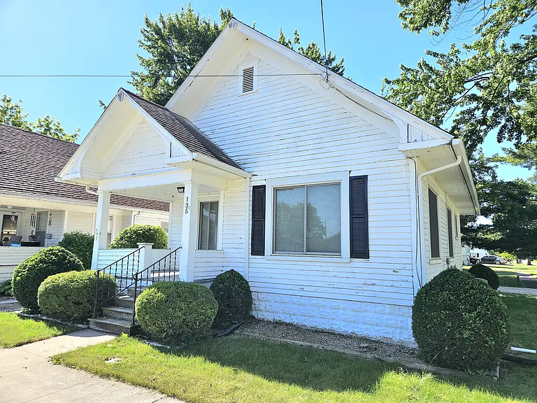 135 W Douglas St — Photo 1