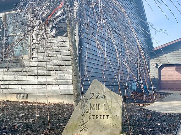 4th image of 223 Mill St