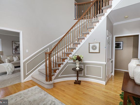 5th image of 9406 Meadow Crossing Way