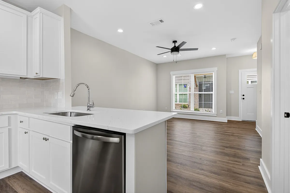 2 bed, 1053 sqft, $1,750 — Photo 4