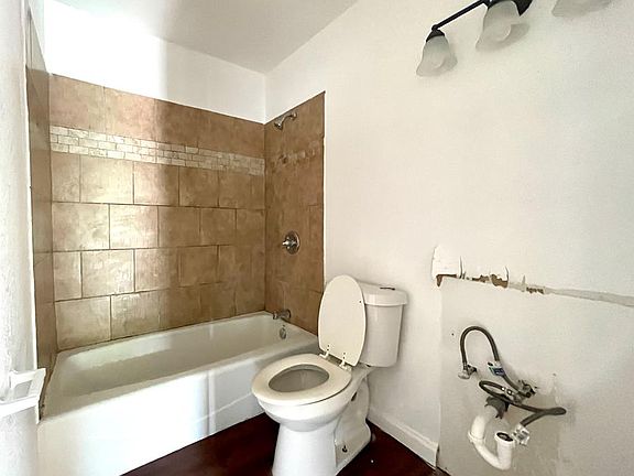 4th image of 5407 Lancaster Dr