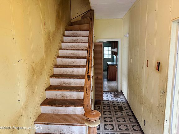 5th image of 819 E Market St