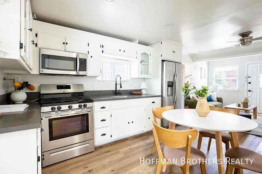 2210 Clinton St, Los Angeles, CA 90026 — Photo 2