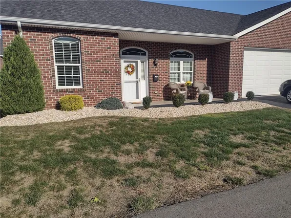 907 Valentina Ln, New Kensington, PA 15068