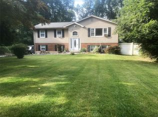 320 Osceola Rd, Jefferson Valley, NY 10535