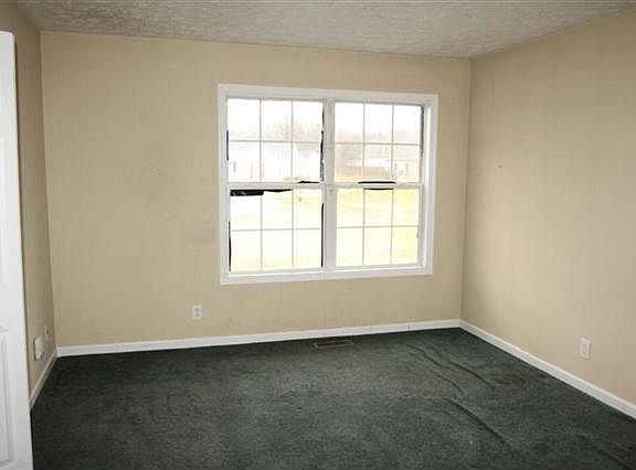 5th image of 402 S Wood Ct