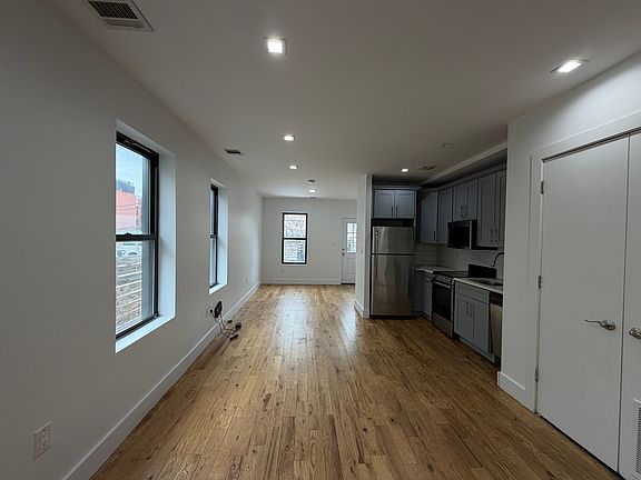 5th image of 172 Veronica Pl #1