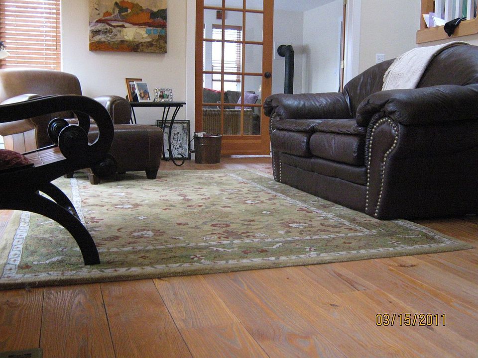Move-In Ready! Higher-end condo.