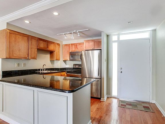 5th image of 3915 Saint Charles Ave APT 212