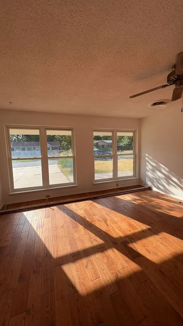 116 Carothers St — Photo 3