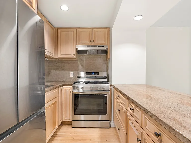 228 W 138th St #1 — Photo 4