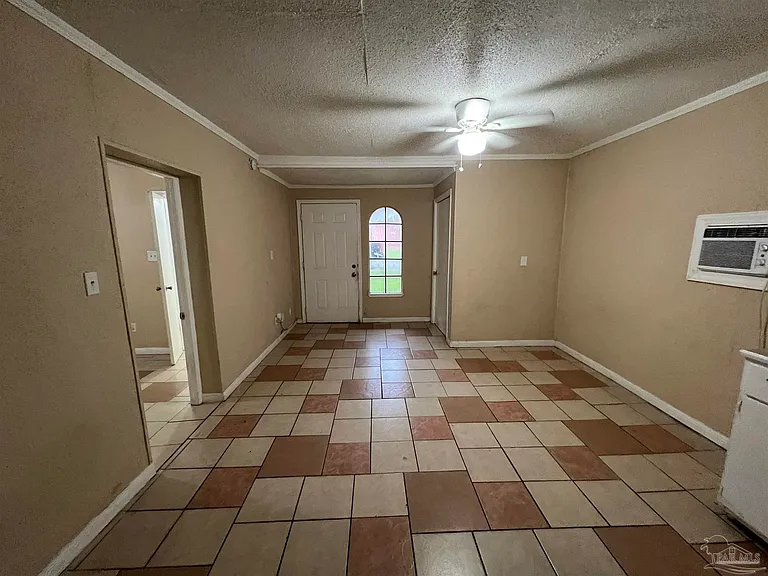 606 Elizabeth St — Photo 9
